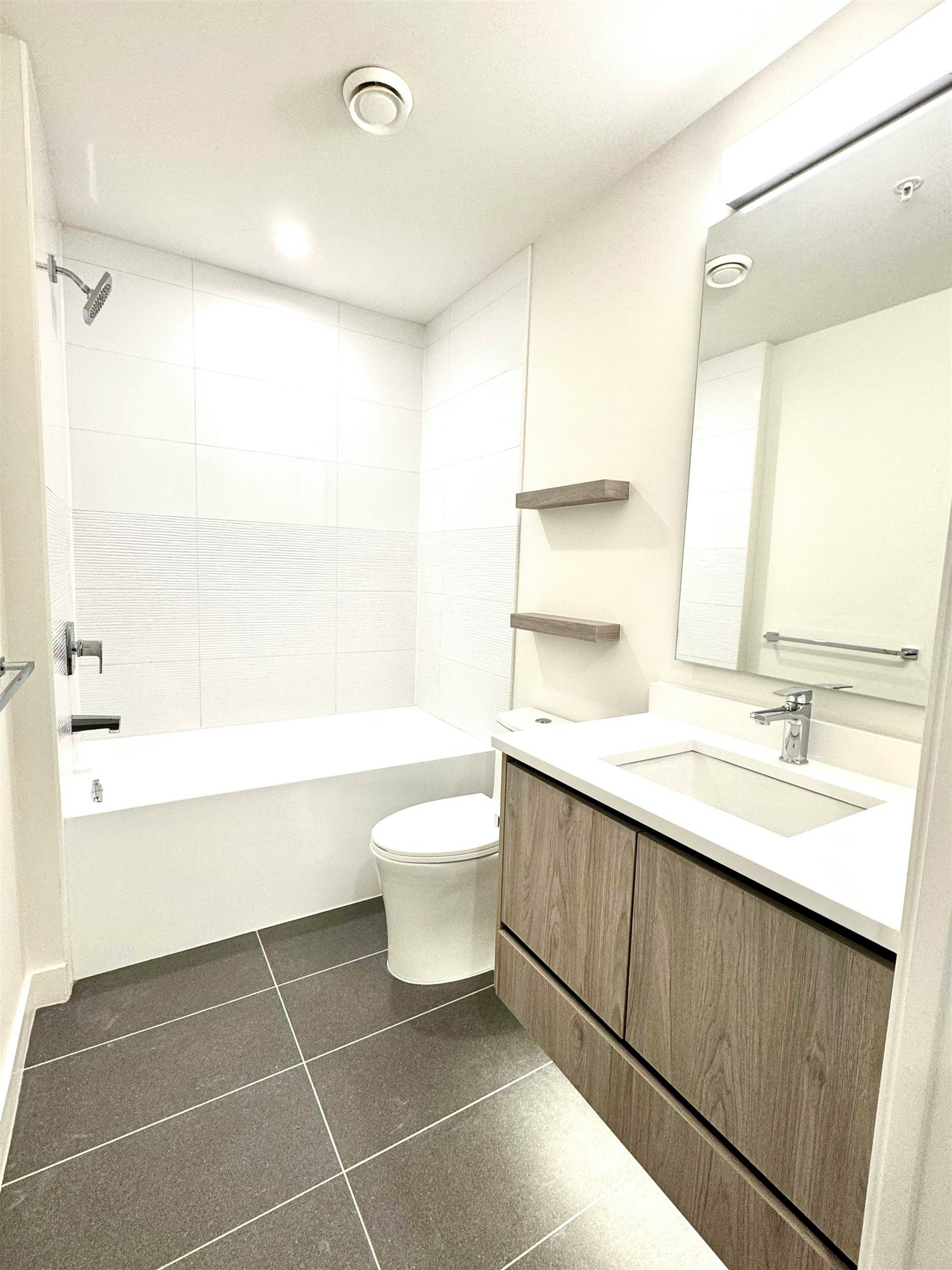 211-8398 Oak Street, Vancouver, BC, V6P 0L9 - 11
