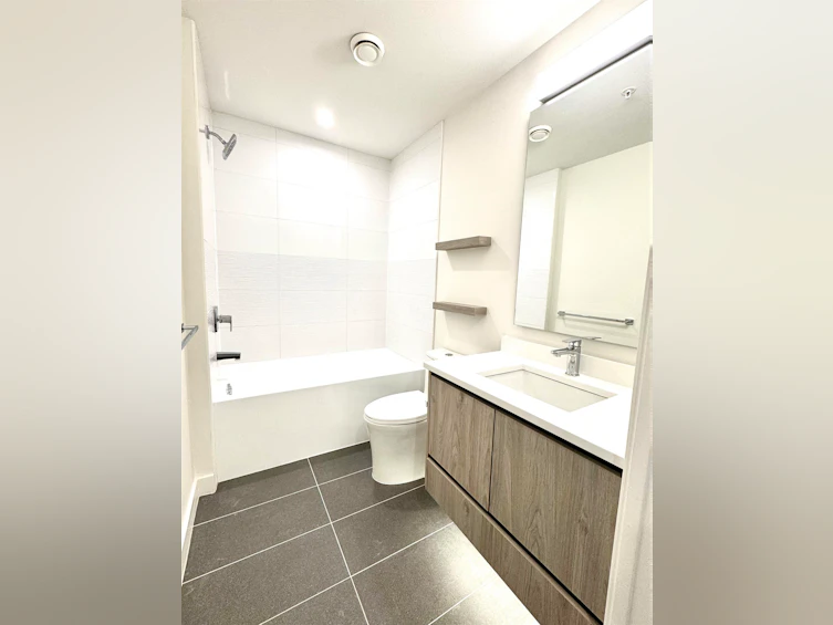 211-8398 Oak Street, Vancouver, BC, V6P 0L9 - 11