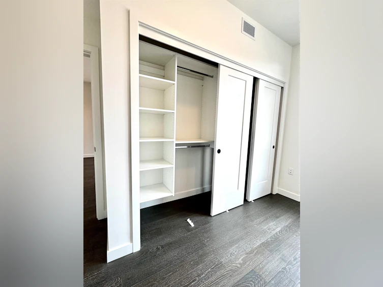 211-8398 Oak Street, Vancouver, BC, V6P 0L9 - 4