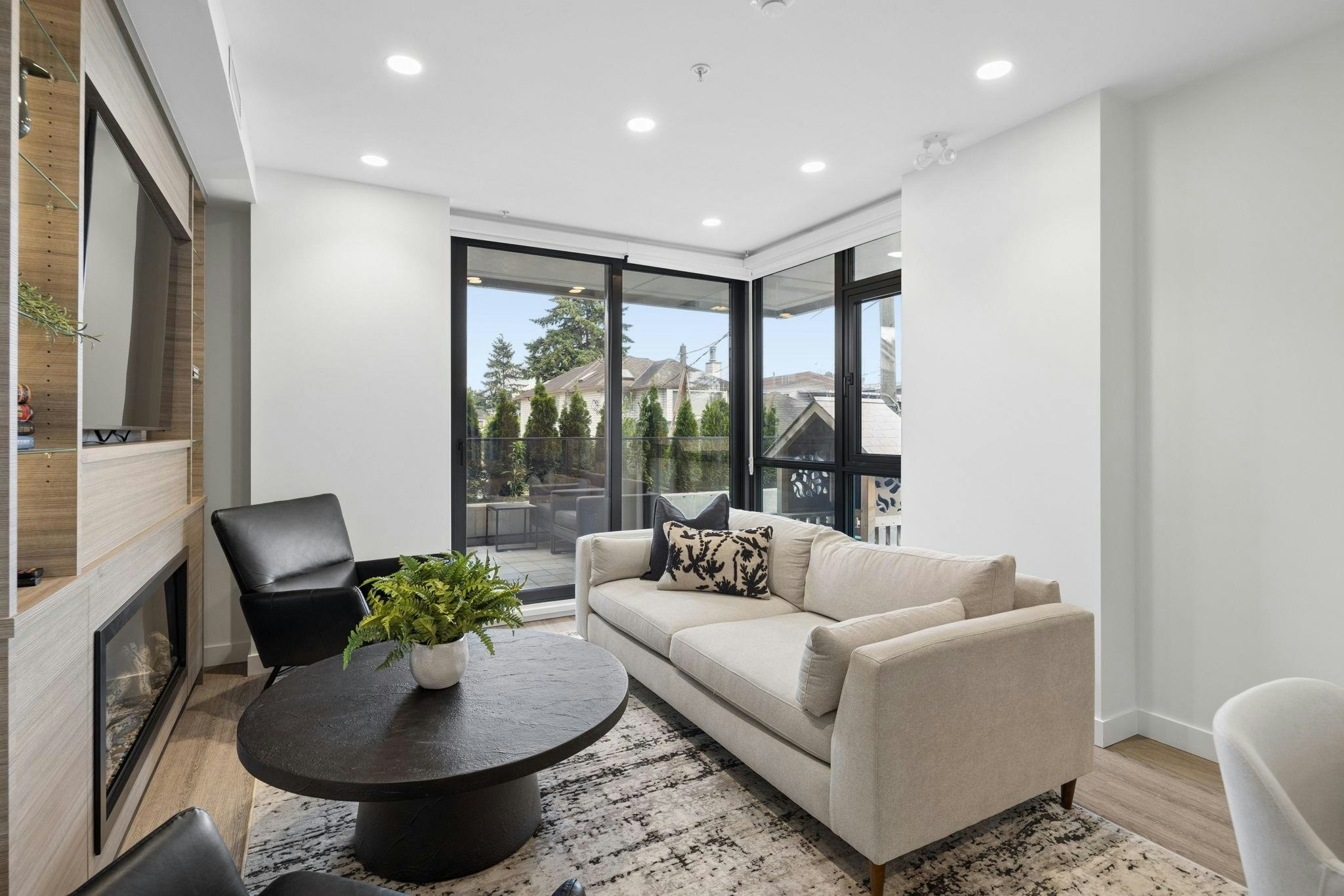 211-8398 Oak Street, Vancouver, BC, V6P 0L9 - 16
