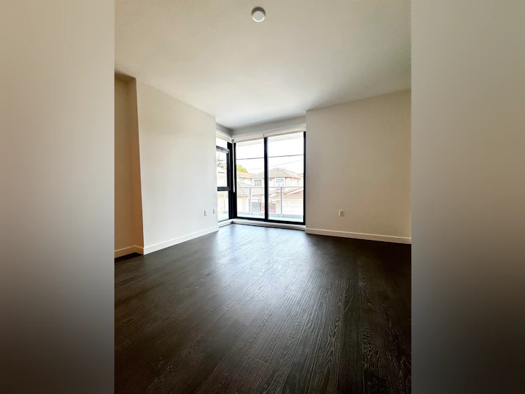 211-8398 Oak Street, Vancouver, BC, V6P 0L9 - 8