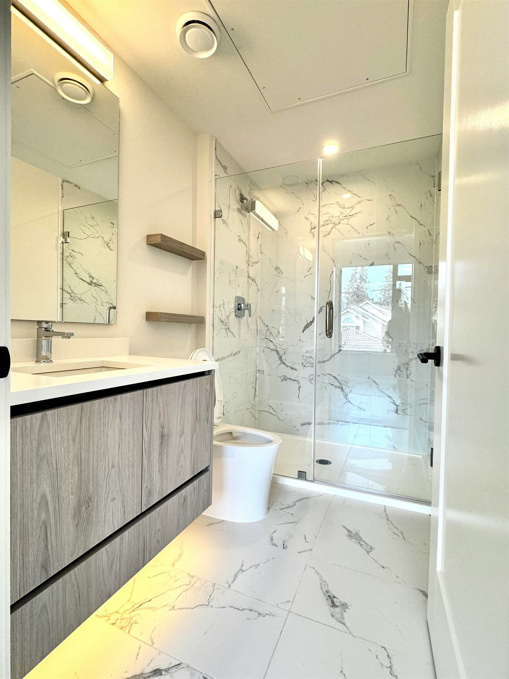 211-8398 Oak Street, Vancouver, BC, V6P 0L9 - 3