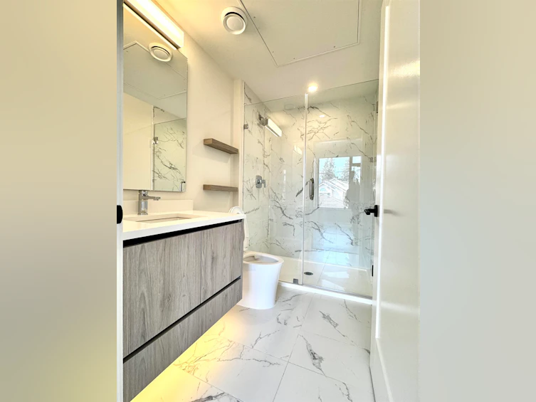 211-8398 Oak Street, Vancouver, BC, V6P 0L9 - 3
