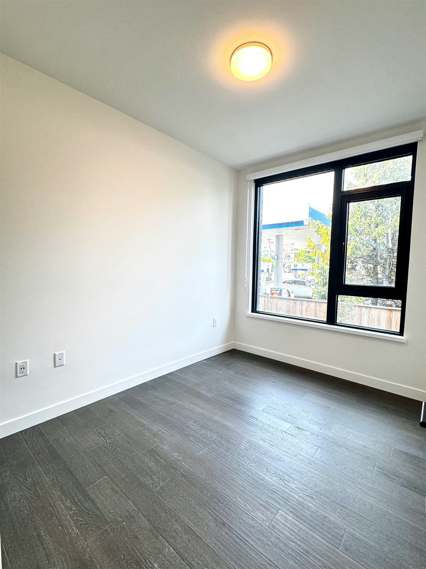 211-8398 Oak Street, Vancouver, BC, V6P 0L9 - 10