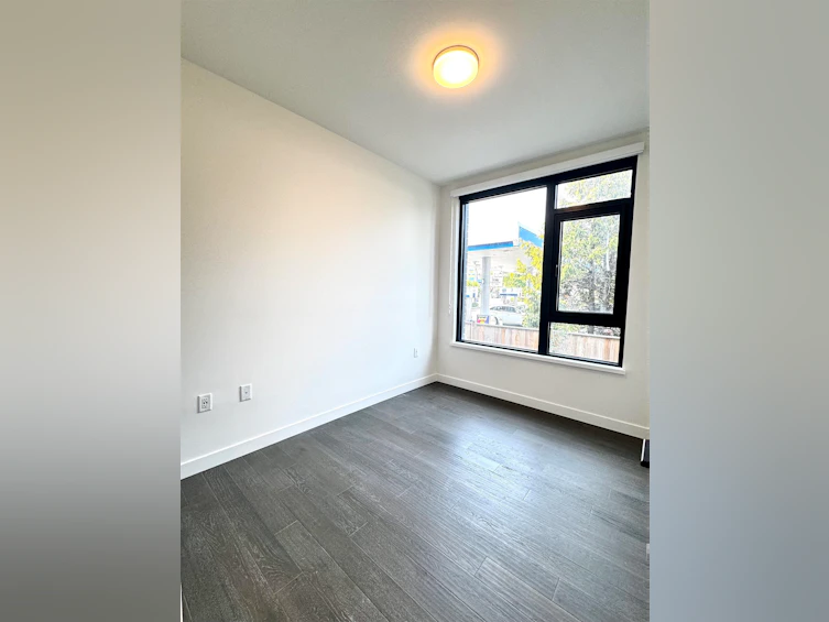 211-8398 Oak Street, Vancouver, BC, V6P 0L9 - 10