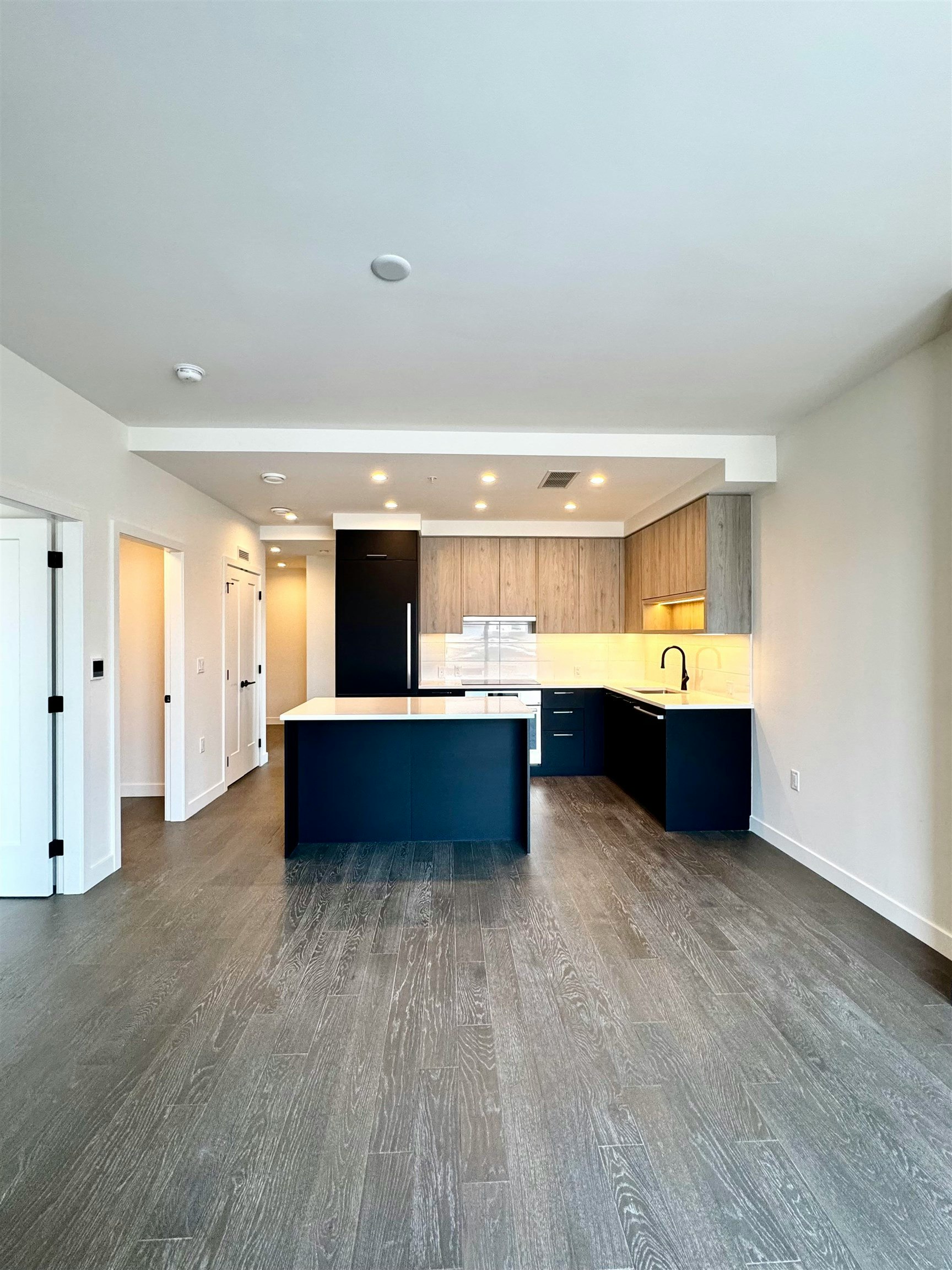 211-8398 Oak Street, Vancouver, BC, V6P 0L9