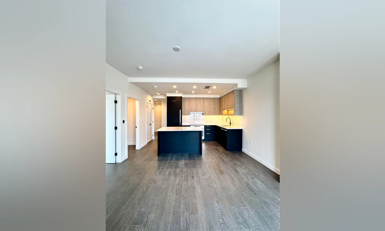 211-8398 Oak Street