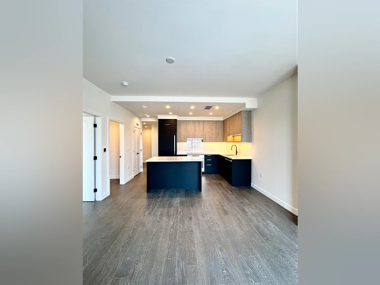 211-8398 Oak Street, Vancouver, BC, V6P 0L9