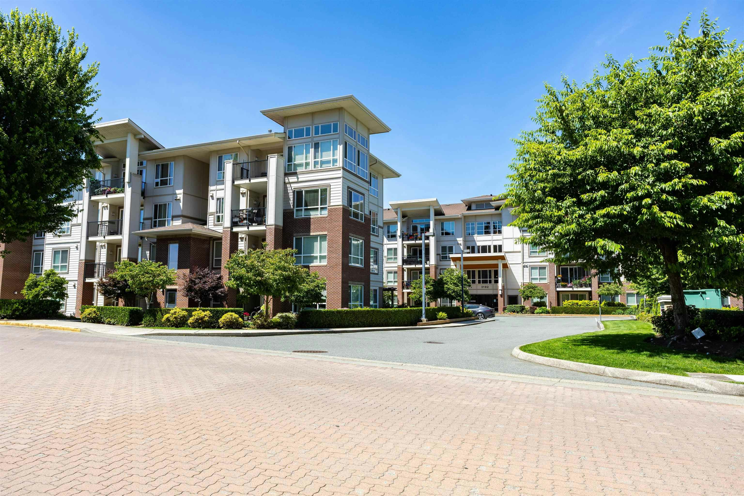413-3192 Gladwin Road - 3