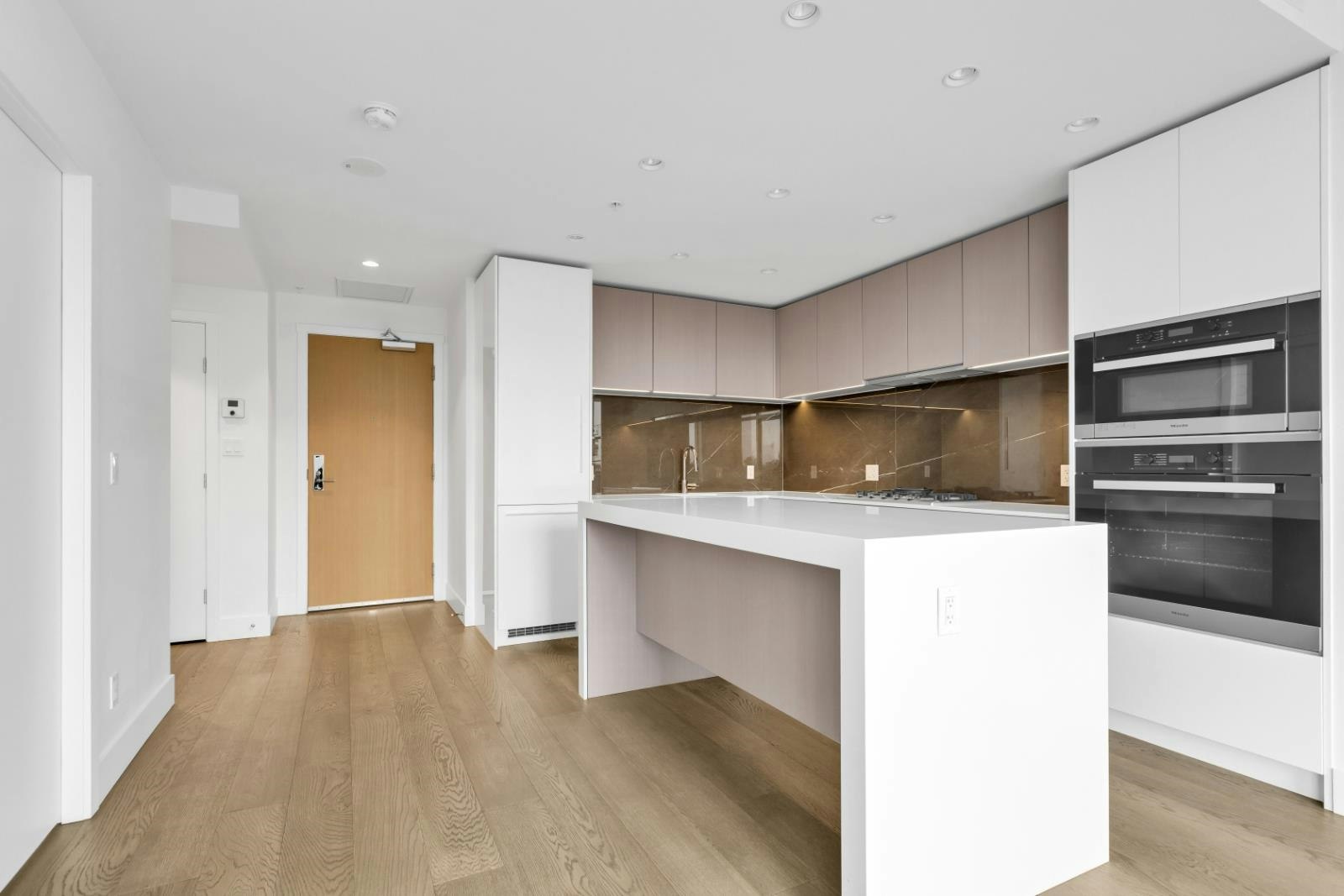605-1632 Lions Gate Lane, North Vancouver, BC, V7P 0E2 - 2