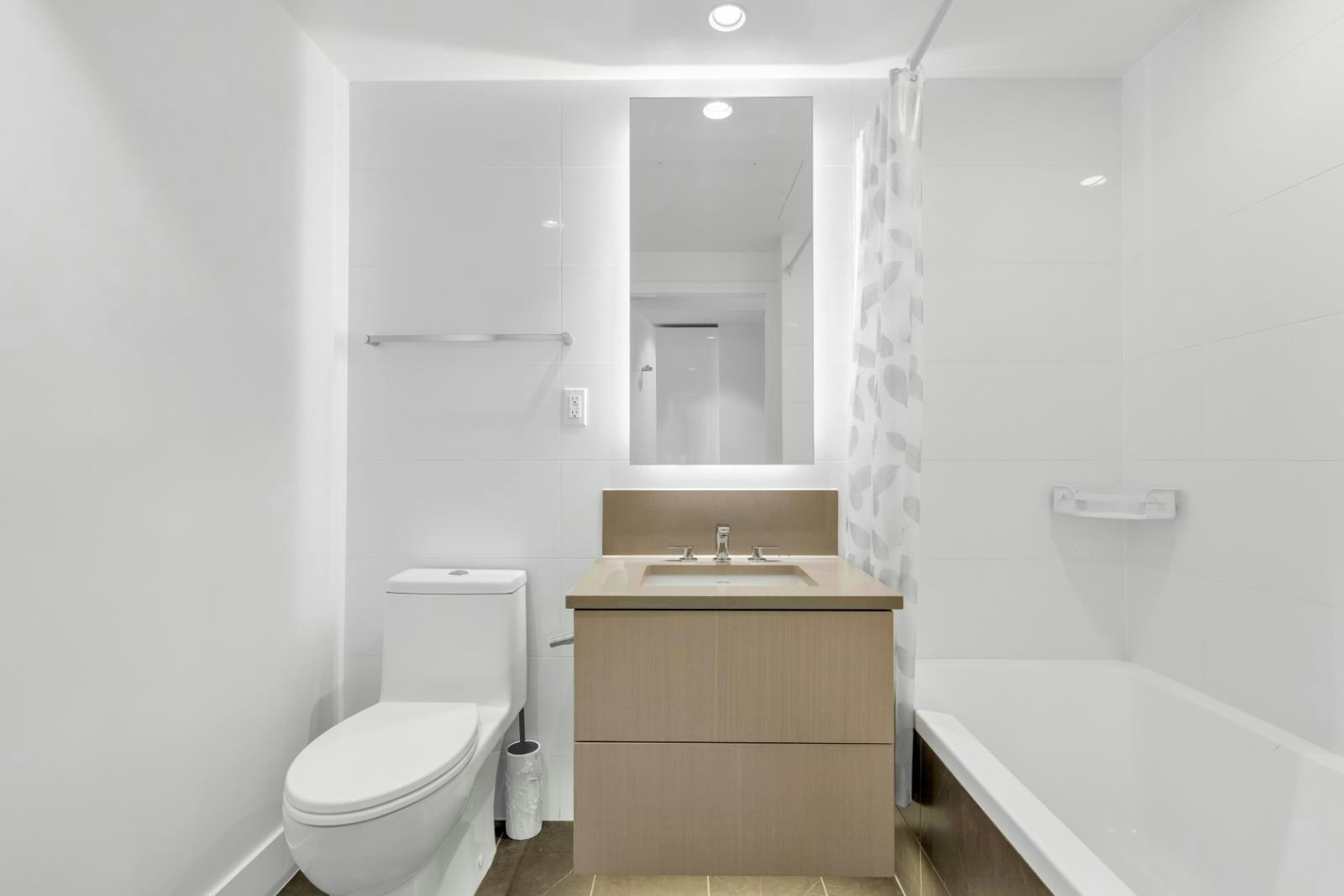 605-1632 Lions Gate Lane, North Vancouver, BC, V7P 0E2 - 9