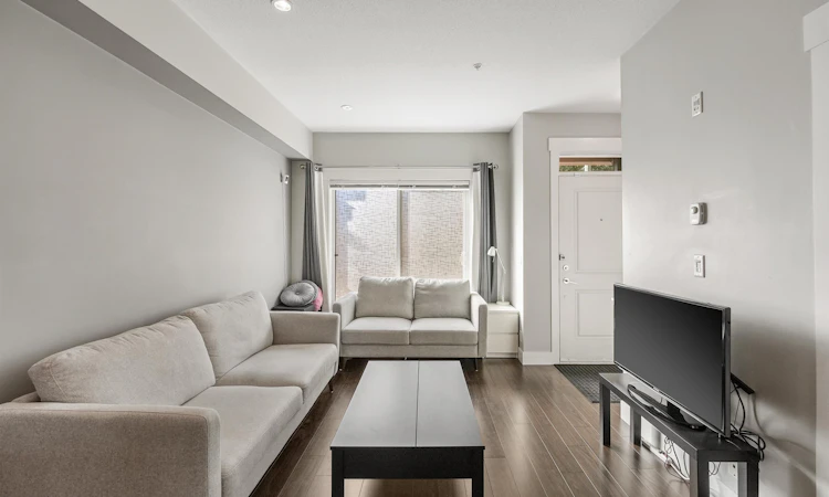 1-838 Royal Avenue