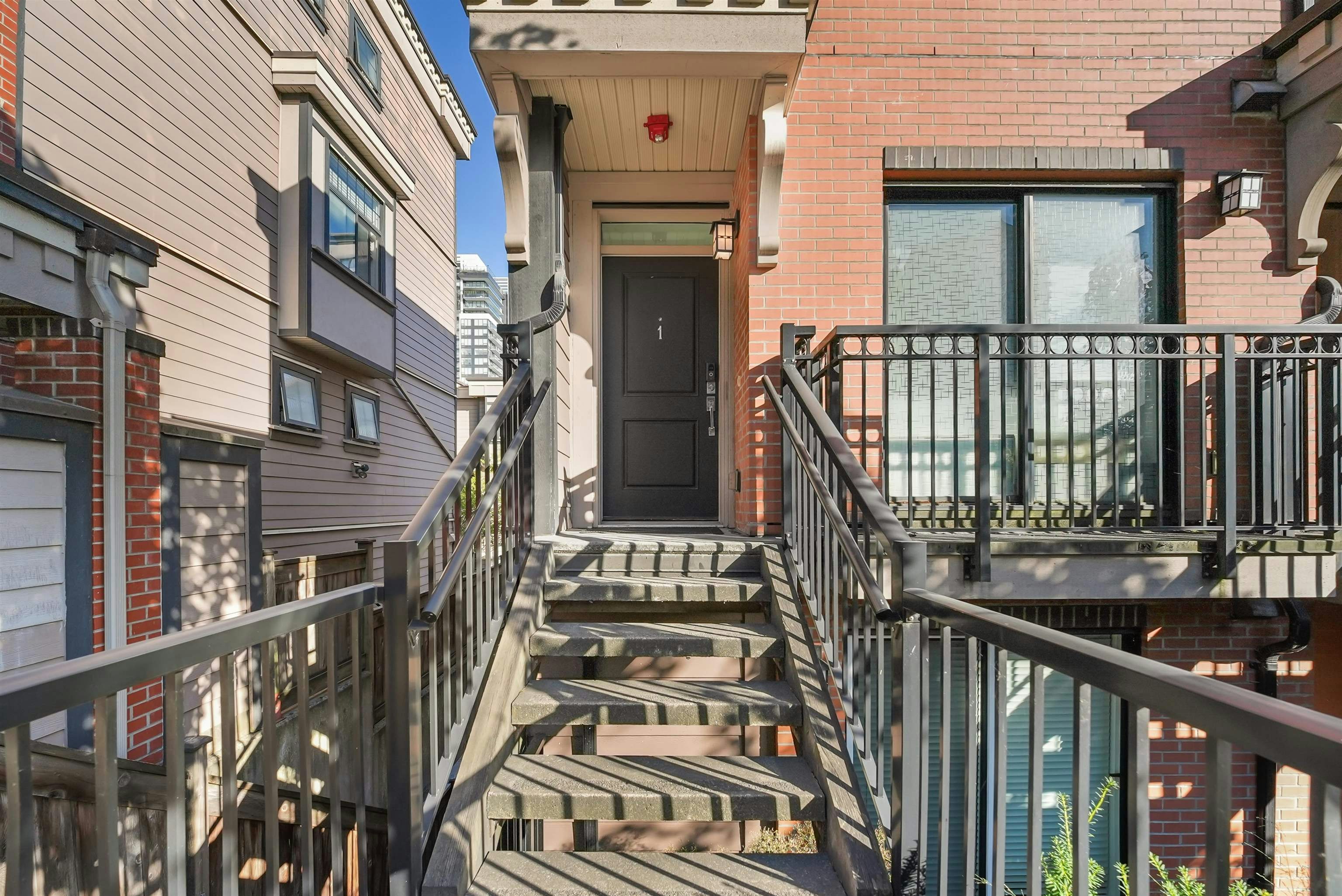 1-838 Royal Avenue - 2