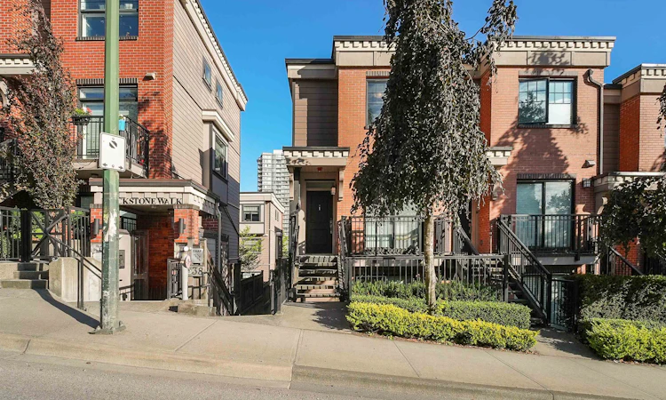1-838 Royal Avenue
