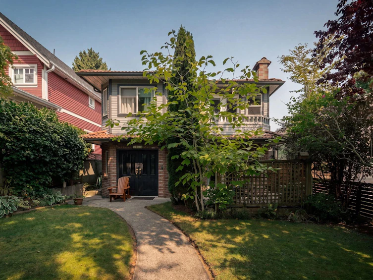 2183 Napier Street, Vancouver, BC, V5L 2P1