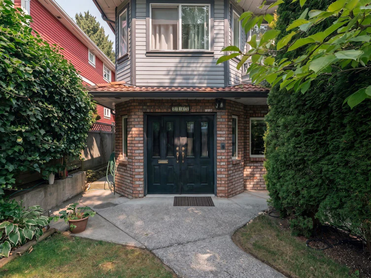 2183 Napier Street, Vancouver, BC, V5L 2P1 - 3