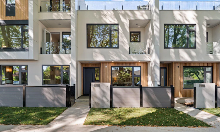 3-1491 Devonshire Crescent