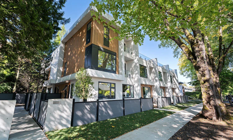 4-1491 Devonshire Crescent