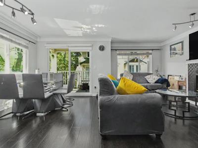 45-12711 64 Avenue - 3