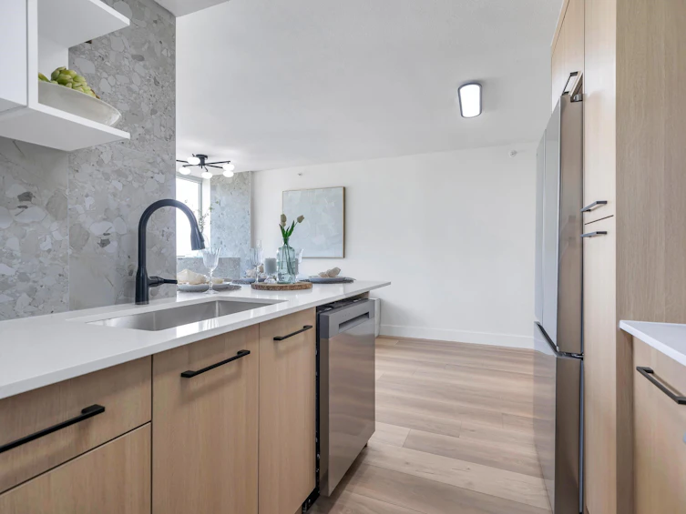 1001-2733 Chandlery Place, Vancouver, BC, V5S 4V3 - 2