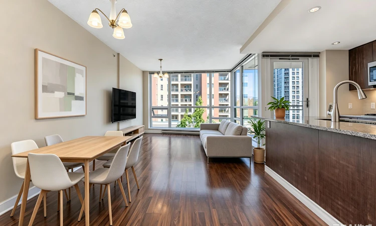 803-2978 Glen Drive