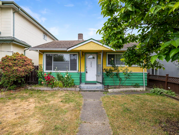 7544 Main Street, Vancouver, BC, V5V 3R6 - 7