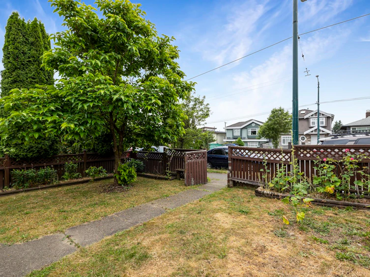 7544 Main Street, Vancouver, BC, V5V 3R6 - 9