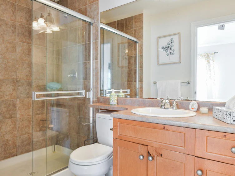 18043 70 Avenue, Surrey, BC, V3S 6X3 - 18