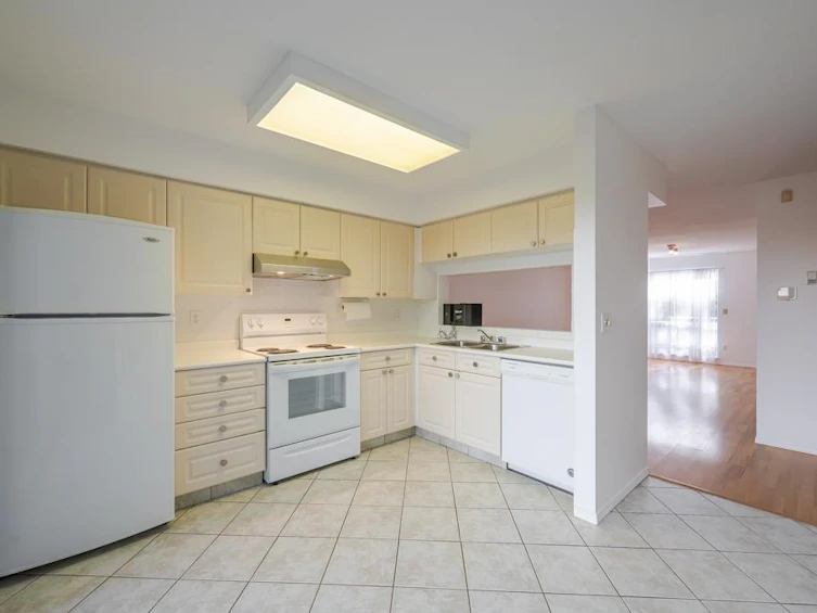 16-13713 72a Avenue, Surrey, BC, V3W 1K2 - 16