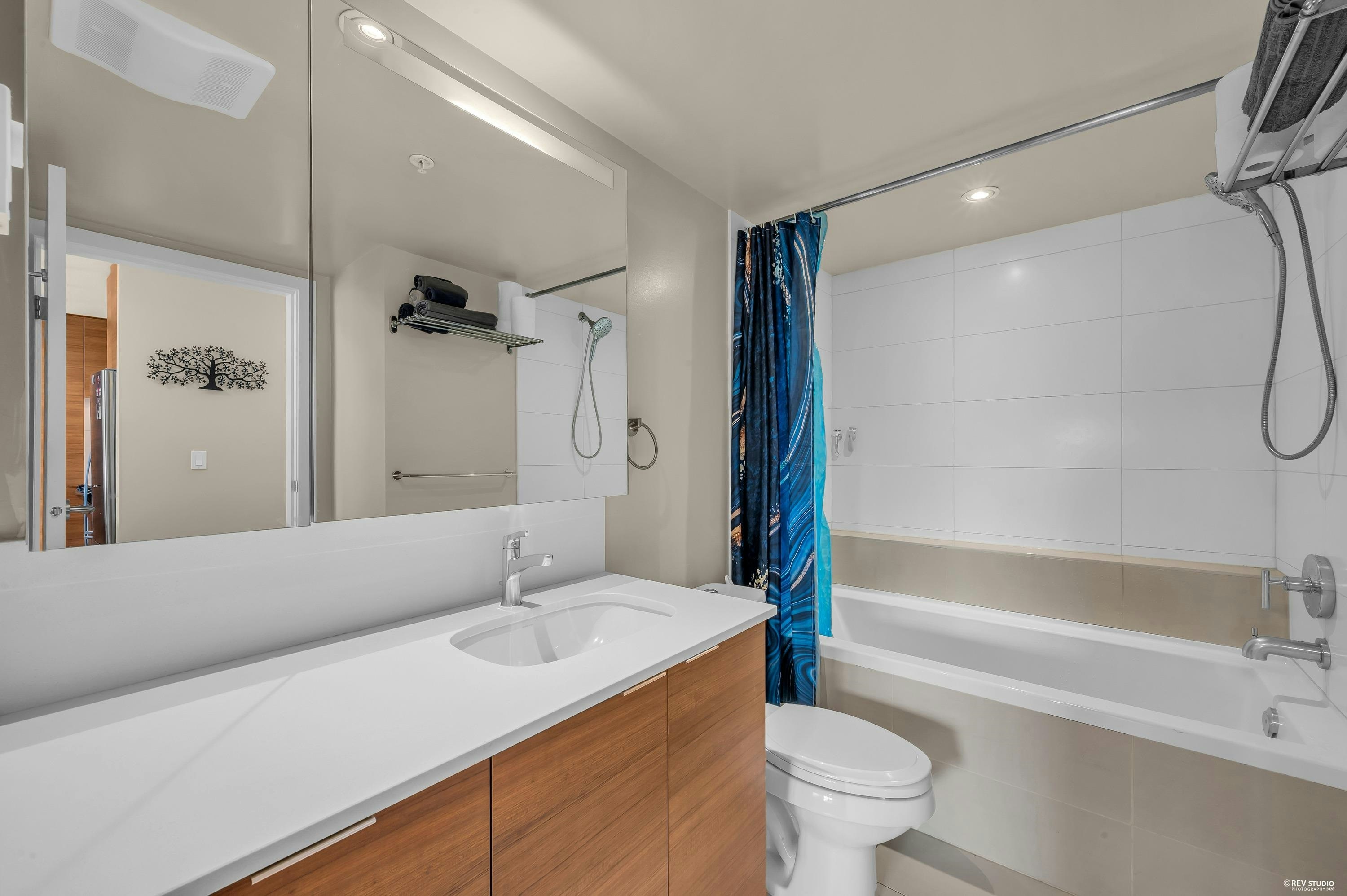 401-1677 Lloyd Avenue, North Vancouver, BC, V7P 0B1 - 13