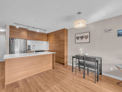 401-1677 Lloyd Avenue - 4