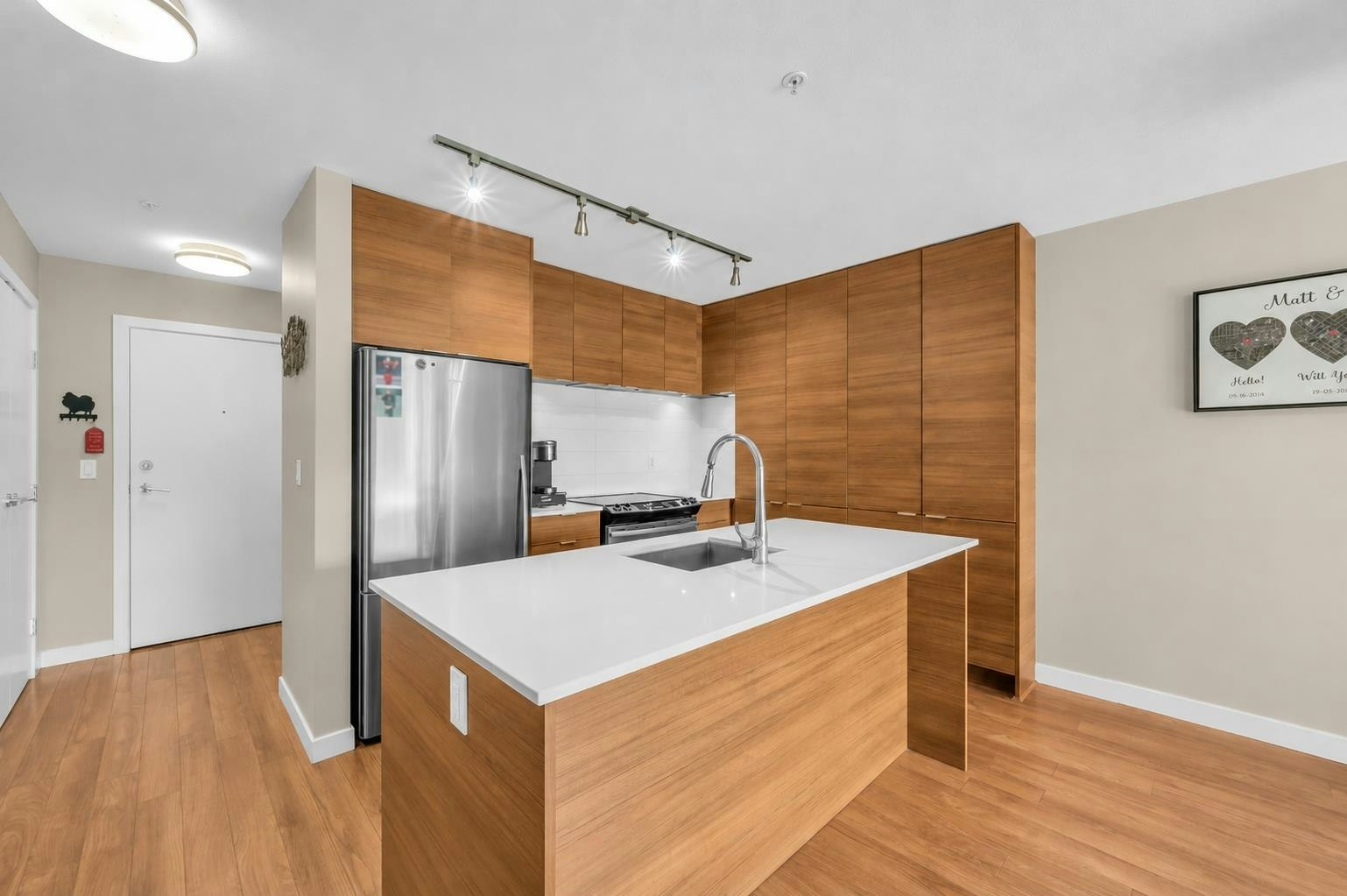 401-1677 Lloyd Avenue - 3