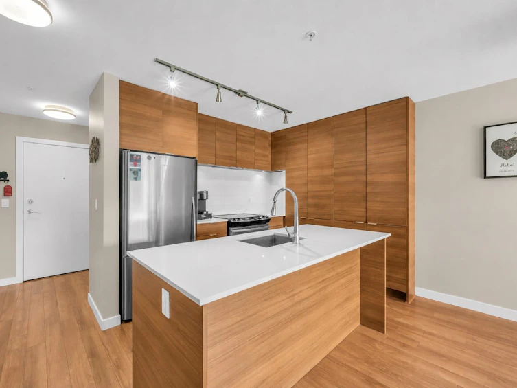 401-1677 Lloyd Avenue, North Vancouver, BC, V7P 0B1 - 3