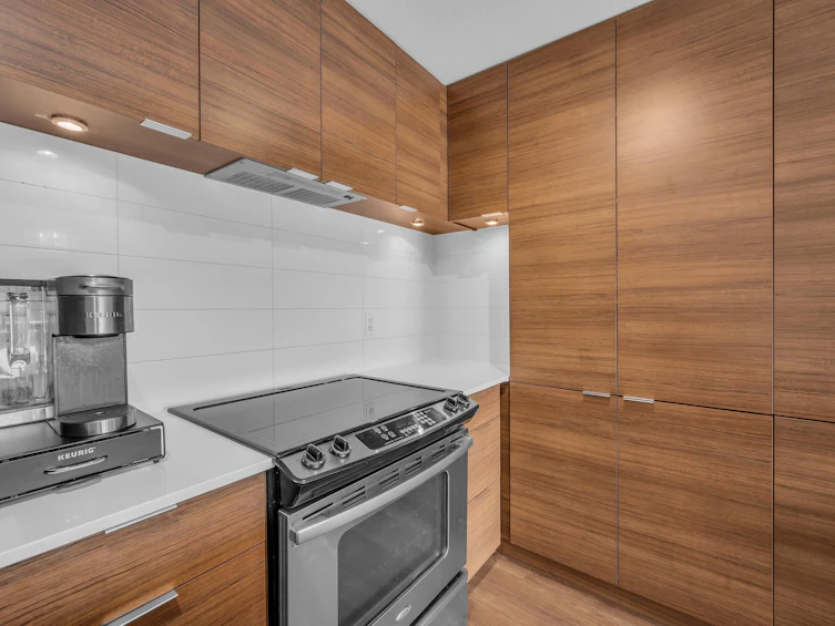 401-1677 Lloyd Avenue, North Vancouver, BC, V7P 0B1 - 8