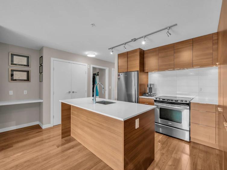 401-1677 Lloyd Avenue, North Vancouver, BC, V7P 0B1 - 9