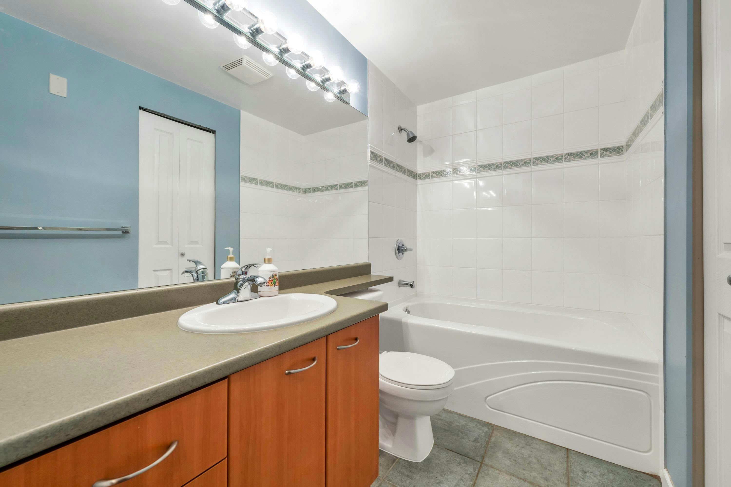 A304-2099 Lougheed Highway, Port Coquitlam, BC, V3B 1A8 - 14