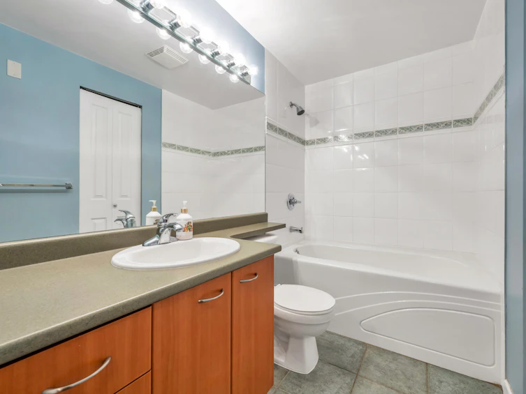 A304-2099 Lougheed Highway, Port Coquitlam, BC, V3B 1A8 - 14