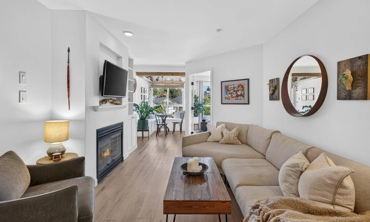 309-760 Kingsway