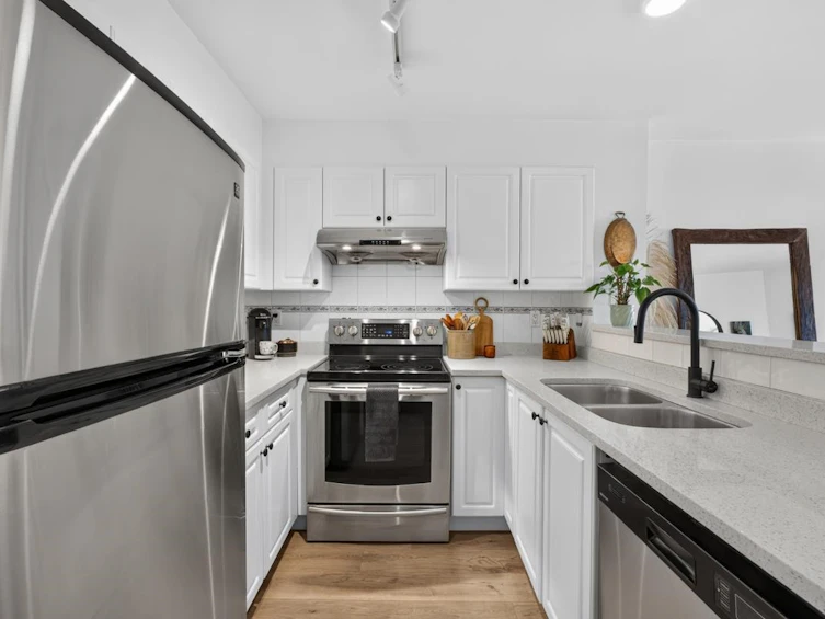 309-760 Kingsway, Vancouver, BC, V5V 3C1 - 3