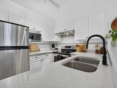 309-760 Kingsway - 4