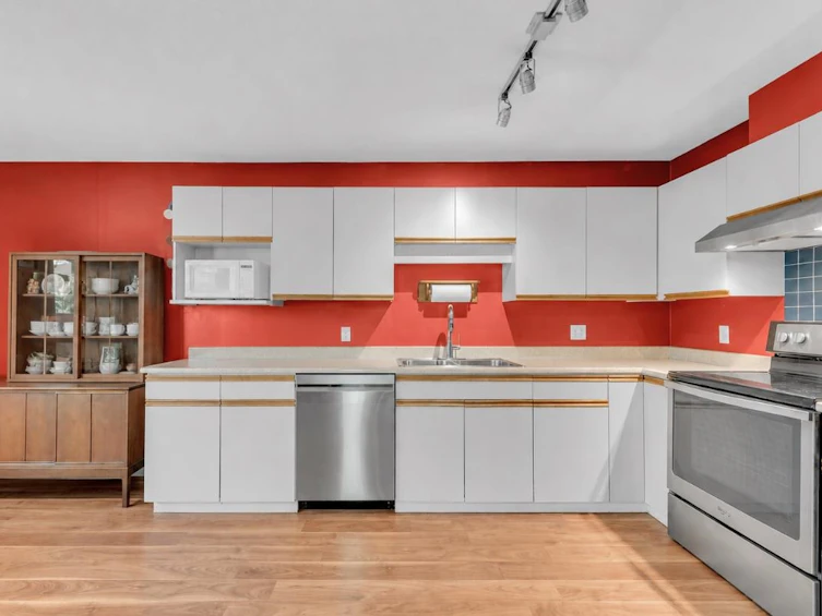 329-1215 Lansdowne Drive, Coquitlam, BC, V3E 2P6 - 9