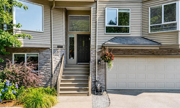 329-1215 Lansdowne Drive