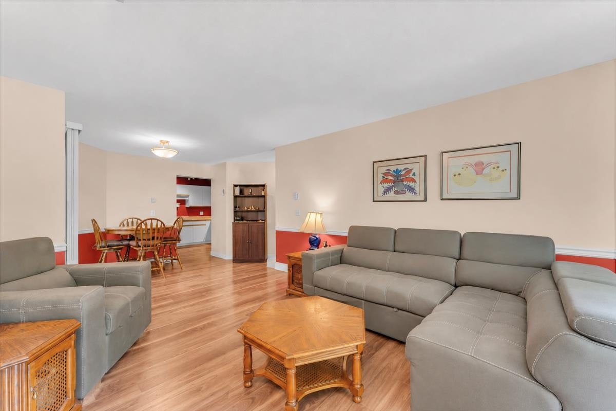 329-1215 Lansdowne Drive - 4