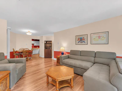 329-1215 Lansdowne Drive - 4