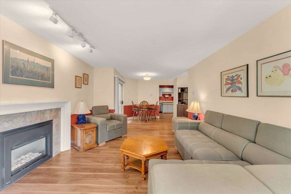 329-1215 Lansdowne Drive - 3