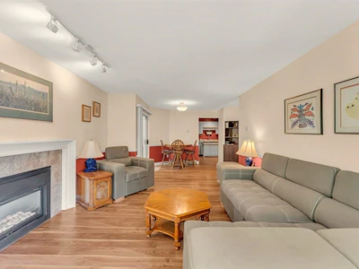 329-1215 Lansdowne Drive - 3