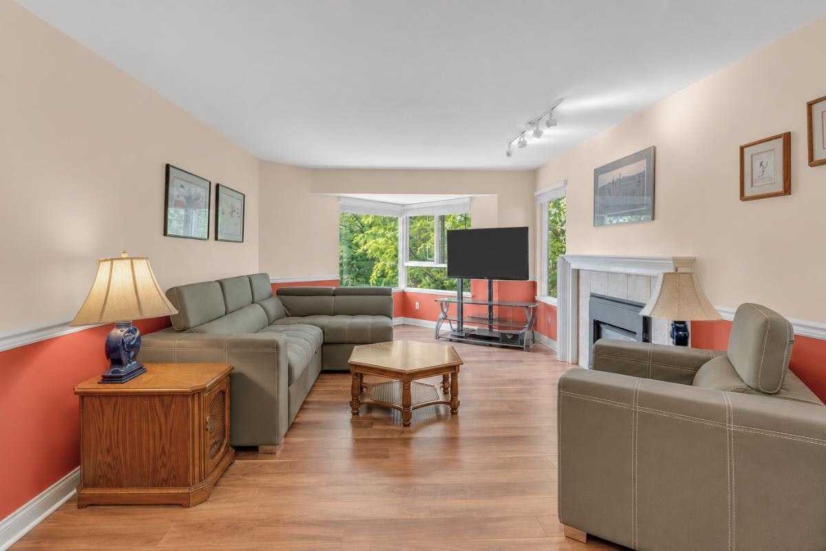 329-1215 Lansdowne Drive - 2