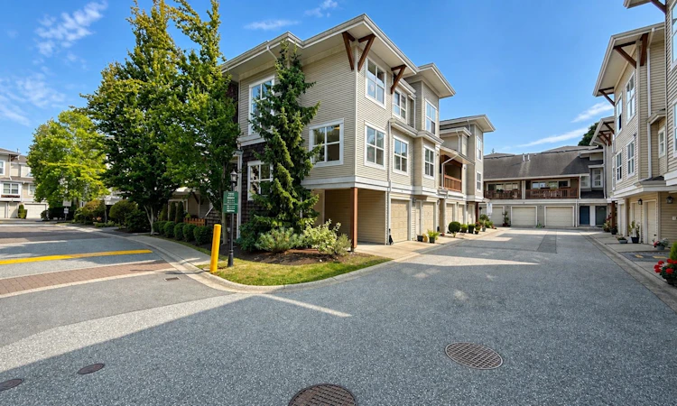 51-7111 Lynnwood Drive