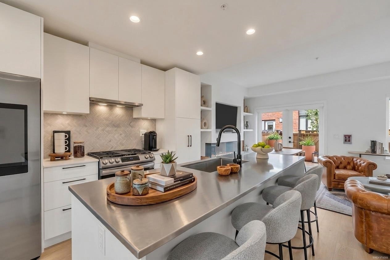 137-535 E 2nd Street, North Vancouver, BC, V7L 1E1