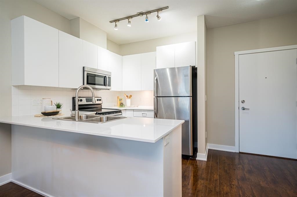 302-20460 Douglas Crescent - 4